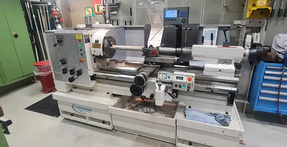 Harrison V460 Variable Speed Centre Lathe